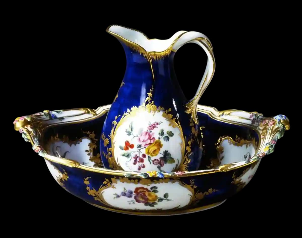 Посуду, вилки, ложки